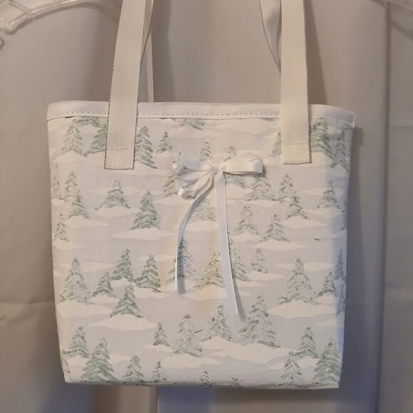 NEW Reusable Fabric Gift Bag Christmas Trees White Green with Ribbon Bow 7x7x4" - Picture 1 of 7